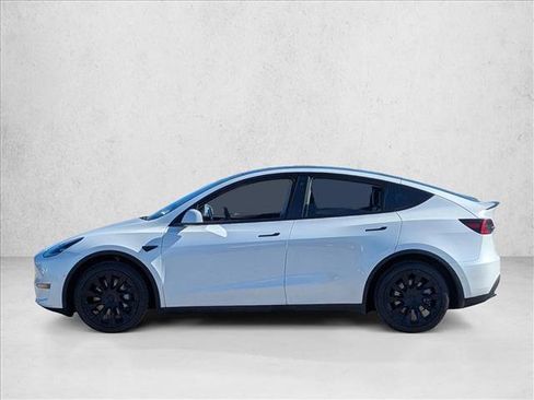 Used 2021 Tesla Model Y Long Range image 8