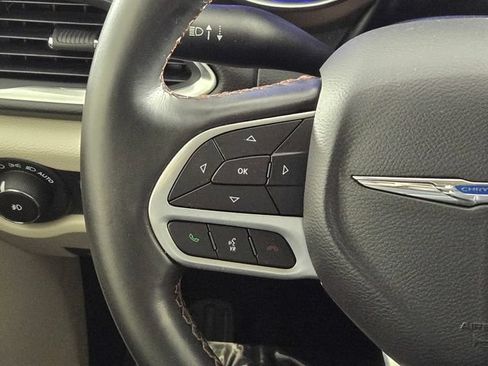Used 2019 Chrysler Pacifica Touring-L Plus w/ Tire & Wheel Group FWD image 27