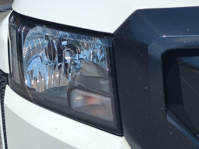 Used 2022 Nissan Frontier SV AWD/4WD image 10