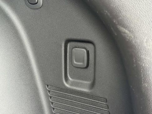 Used 2025 Chevrolet Blazer LT image 9