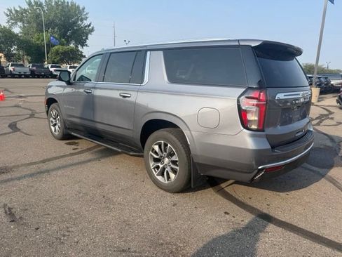 Used 2022 Chevrolet Suburban LT w/ Luxury Package AWD/4WD image 8
