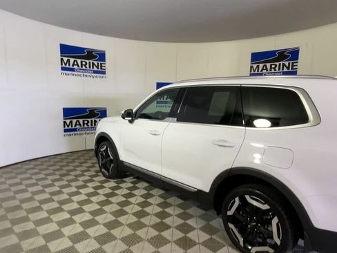 Used 2024 Kia Telluride EX w/ EX Captain's Chair Package FWD image 8