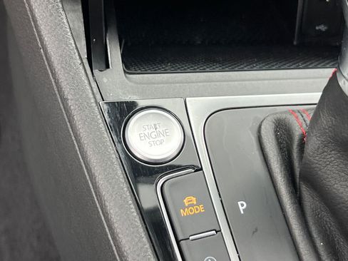 Used 2019 Volkswagen GTI SE image 33