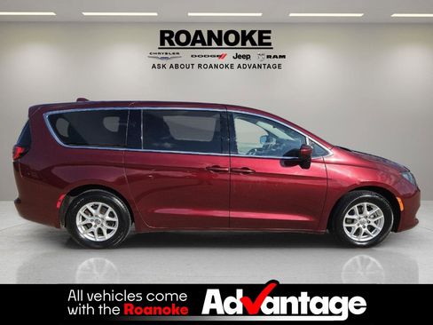 Used 2017 Chrysler Pacifica Touring FWD image 12