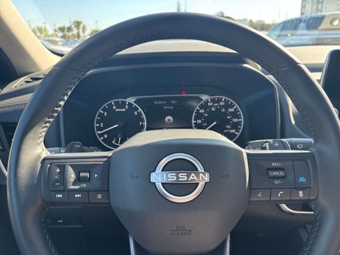 Used 2025 Nissan Rogue SV image 30