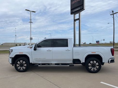 Used 2026 GMC Sierra 2500 Denali w/ Denali Reserve Package AWD/4WD image 3