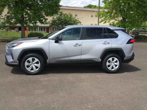 Used 2023 Toyota RAV4 LE AWD/4WD image 3