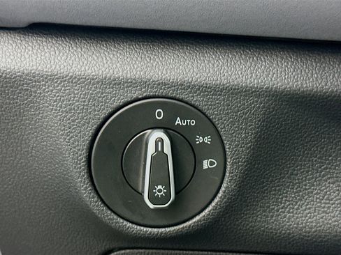 Used 2025 Volkswagen Jetta SE image 17