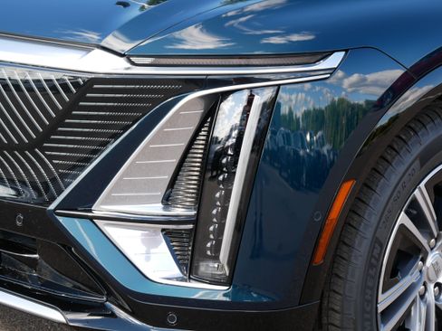 Used 2026 Cadillac Lyriq Premium Luxury w/ LPO, Floor Liner Package AWD/4WD image 14