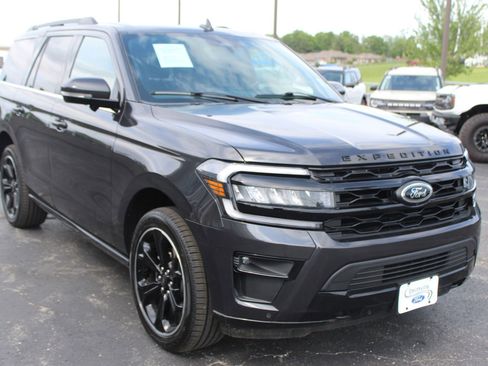 Used 2023 Ford Expedition Limited AWD/4WD image 8