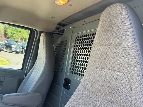 Used 2018 GMC Savana 2500 w/ Driver Convenience Package RWD image 9