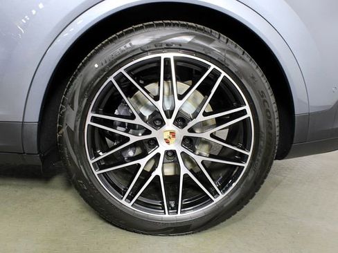 New 2026 Porsche Cayenne E-Hybrid AWD/4WD image 12