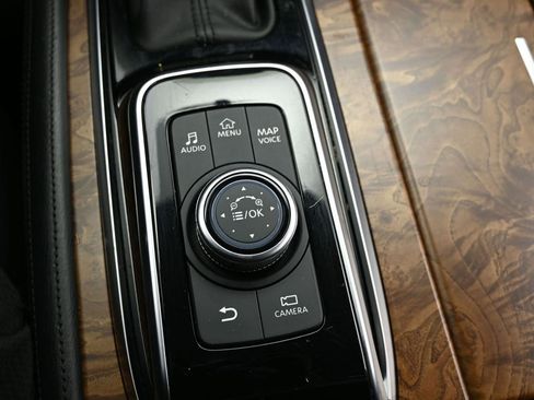 Used 2024 Nissan Armada SL w/ Captain's Chairs Package RWD image 18