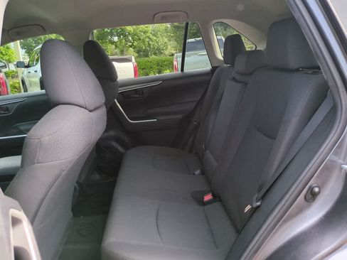 Used 2021 Toyota RAV4 LE FWD image 13