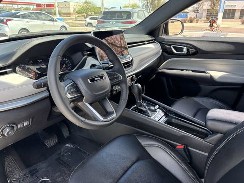 Used 2025 Jeep Compass Limited AWD/4WD image 16