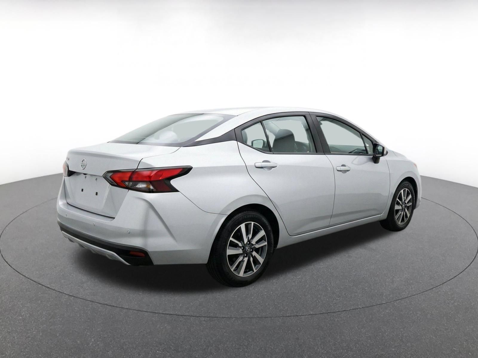 Used 2025 Nissan Versa SV FWD image 10