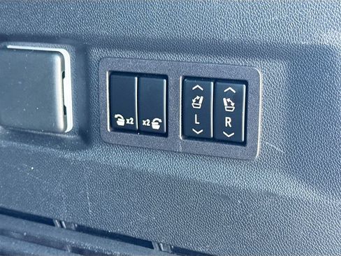 Used 2023 Chevrolet Tahoe Premier RWD image 13