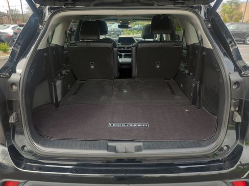 Used 2023 Toyota Highlander XLE AWD/4WD image 32