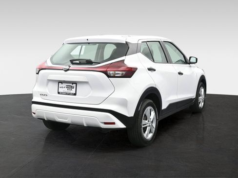 Used 2022 Nissan Kicks S FWD image 4
