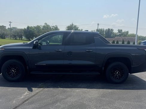 New 2025 Chevrolet Silverado EV LT image 4