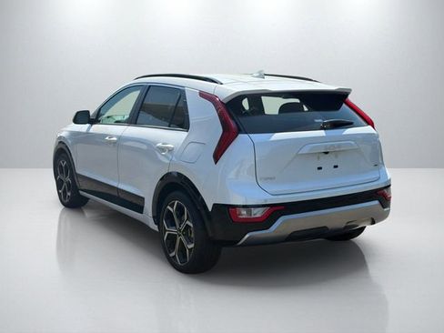 Certified 2023 Kia Niro EX Touring image 3
