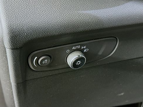 Used 2023 Buick Envision Preferred image 16