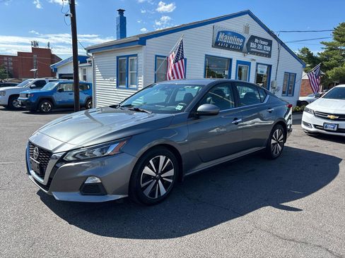 Used 2021 Nissan Altima 2.5 SV FWD image 2