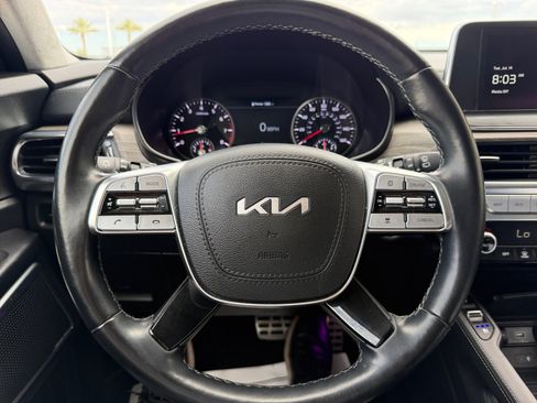 Used 2022 Kia Telluride SX w/ SX Prestige Package AWD/4WD image 9