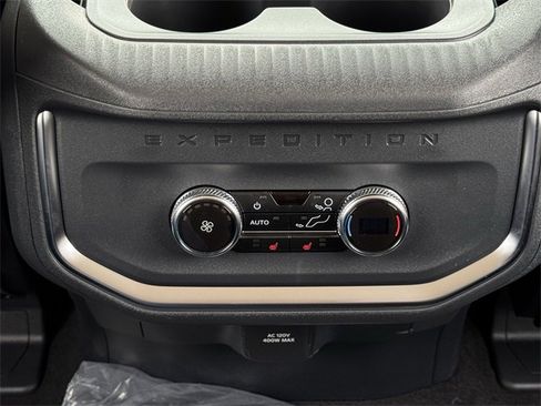 New 2025 Ford Expedition Max Platinum w/ Driver's Package image 29