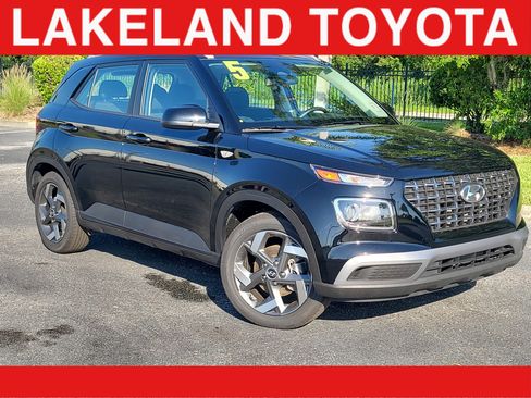 Used 2025 Hyundai Venue SEL FWD image 1