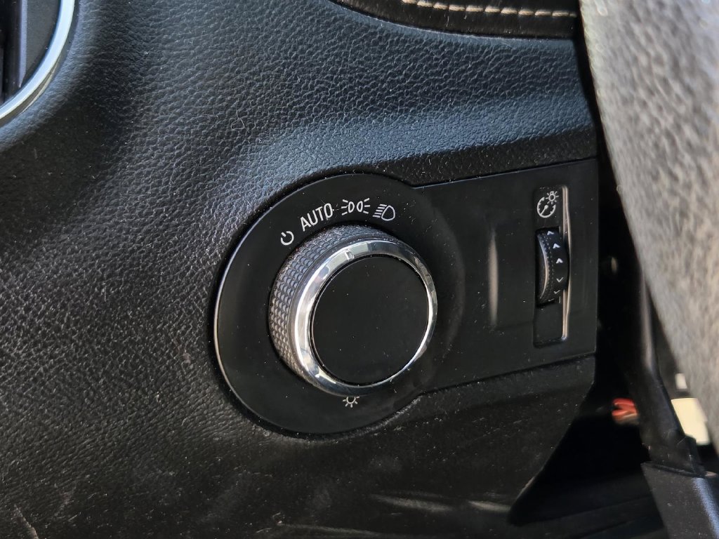 Used 2015 Chevrolet Camaro LS RWD image 15