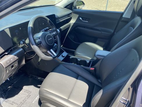Certified 2025 Hyundai Kona Limited FWD image 10