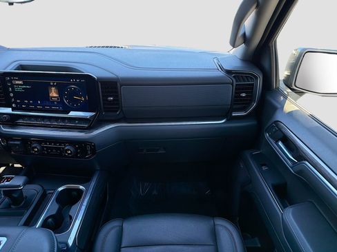 Used 2022 Chevrolet Silverado 1500 LTZ w/ LTZ Premium Package image 18