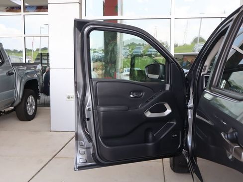 Used 2022 Nissan Frontier SV w/ SV Premium Package AWD/4WD image 13