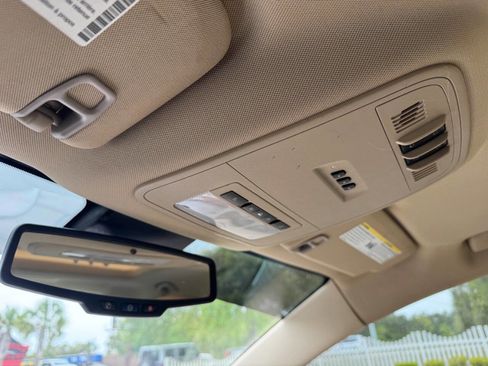 Used 2010 Buick LaCrosse CXL image 39