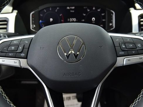 Used 2023 Volkswagen Atlas SE FWD image 17