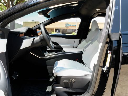 Used 2026 Tesla Model X Plaid AWD/4WD image 3
