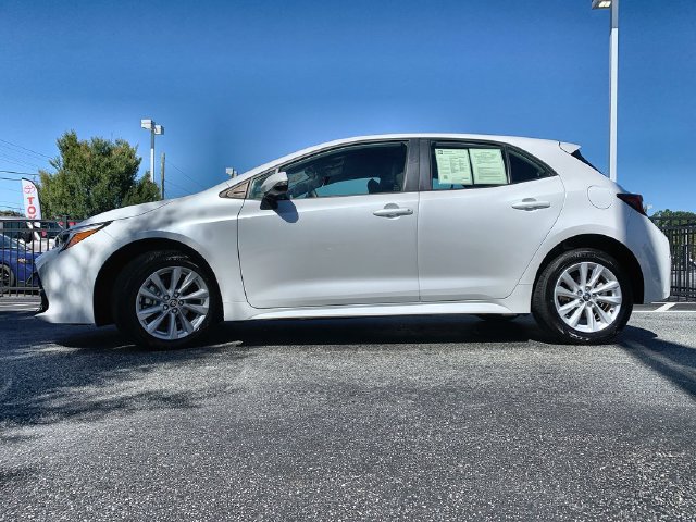 Used 2025 Toyota Corolla SE w/ SE Package FWD image 5