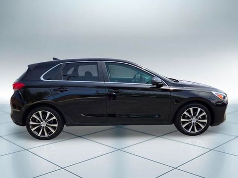 Used 2020 Hyundai Elantra GT FWD image 4