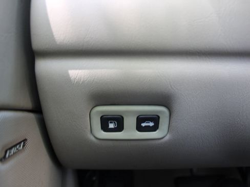 Used 2005 Cadillac XLR RWD image 26