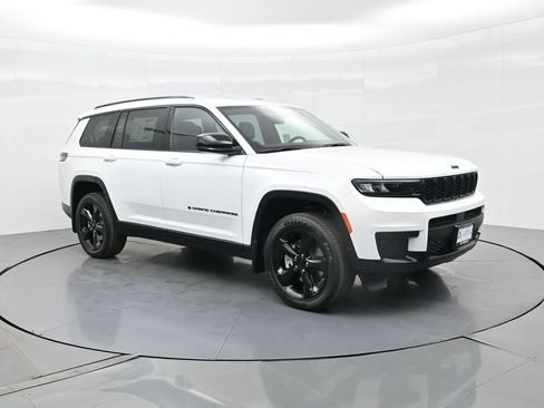 New 2025 Jeep Grand Cherokee L Altitude image 4