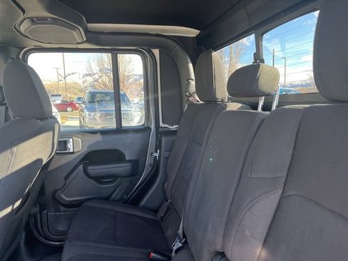 Used 2023 Jeep Gladiator Sport image 15