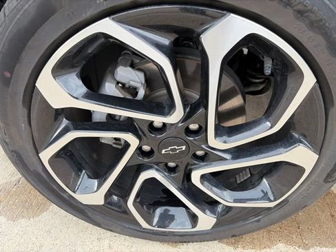 Used 2025 Chevrolet Trax RS w/ Sunroof Package FWD image 8