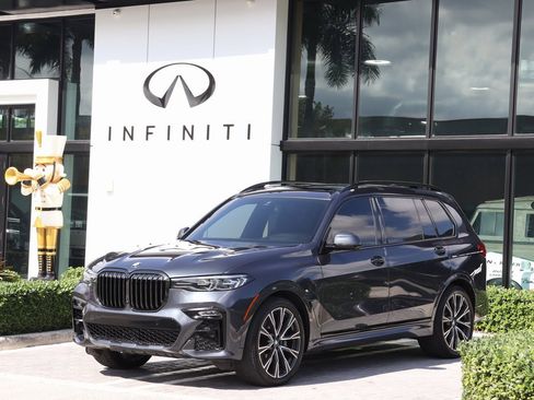 Used 2022 BMW X7 xDrive40i w/ M Sport Package image 1