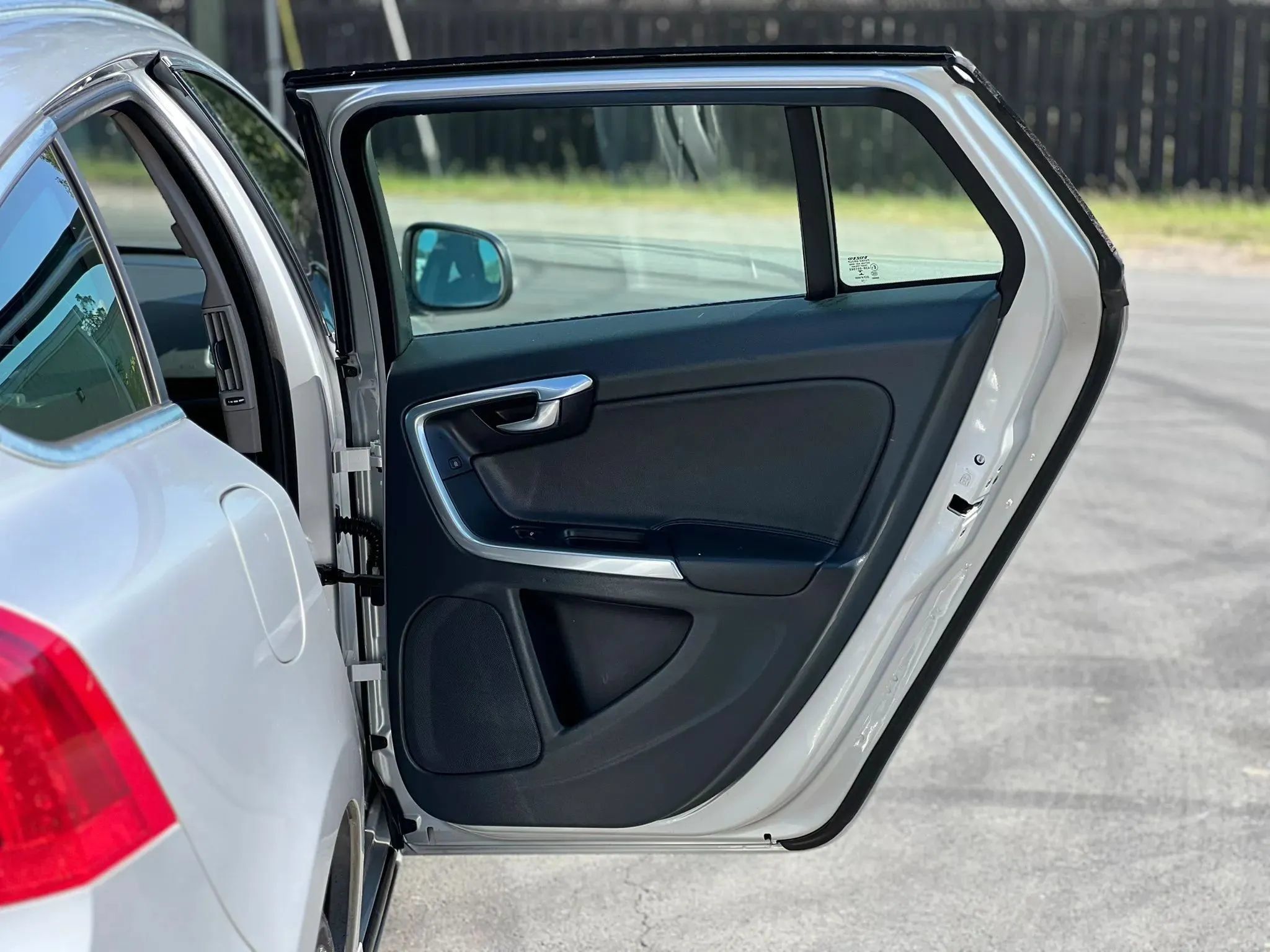 Used 2016 Volvo V60 T5 Premier w/ Convenience Package FWD image 39