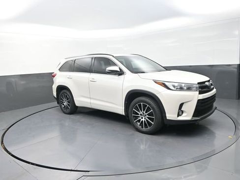 Used 2018 Toyota Highlander SE AWD/4WD image 22