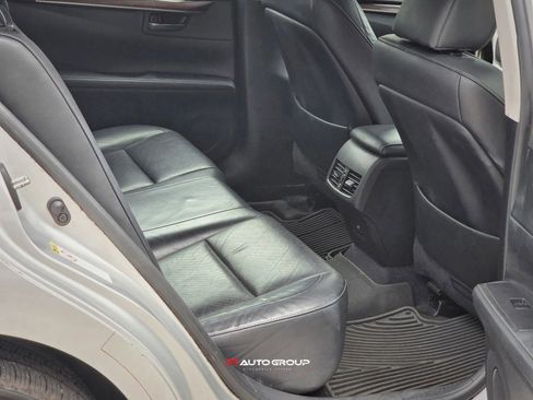 Used 2013 Lexus ES 350 w/ Luxury Pkg FWD image 19