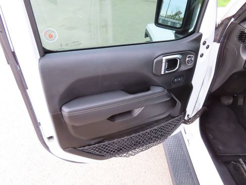 Used 2023 Jeep Wrangler Unlimited Sahara w/ Cold Weather Group AWD/4WD image 22