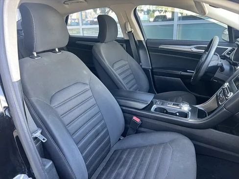 Used 2017 Ford Fusion SE w/ Fusion SE Technology Package FWD image 22
