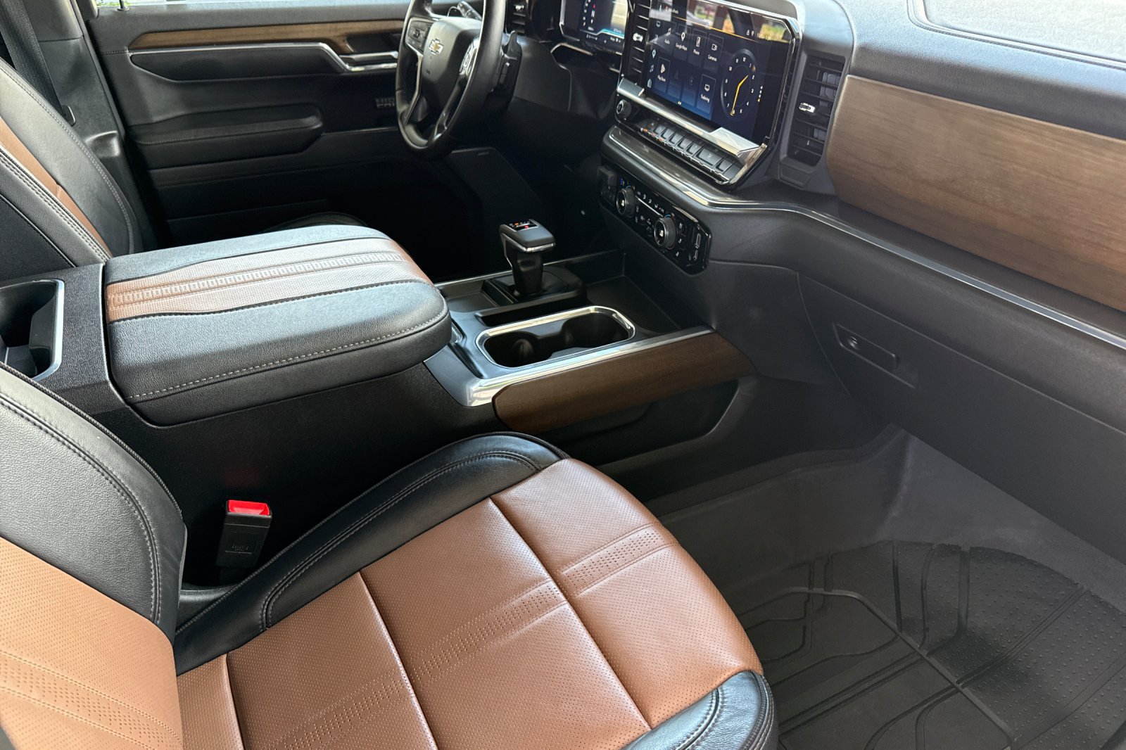 Used 2024 Chevrolet Silverado 1500 High Country w/ High Country Premium Package AWD/4WD image 24